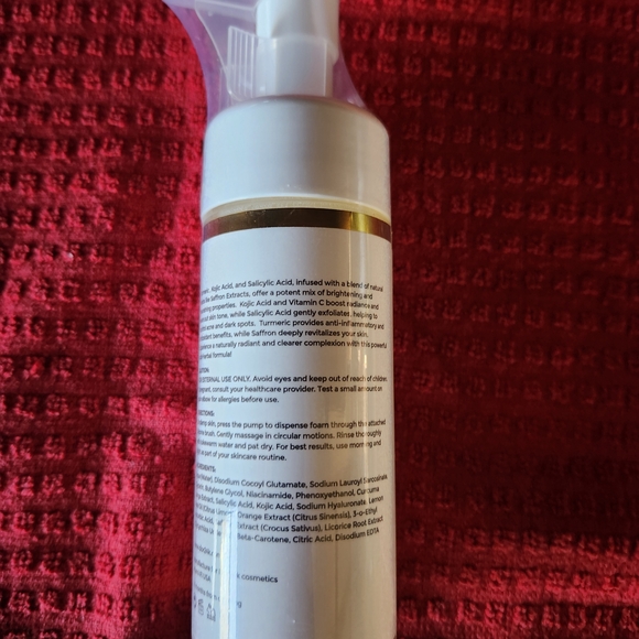 D'OR24K Prestige Turmeric Mousse Facial Cleanser - White and Gold - Picture 2 of 5